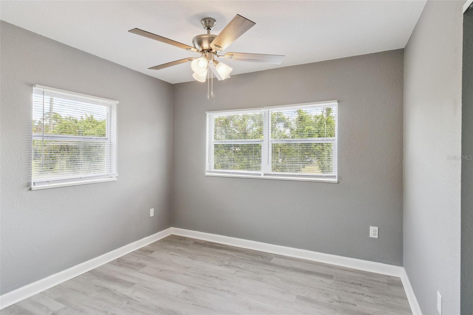 SUN RAY HOMES 01 - Residential