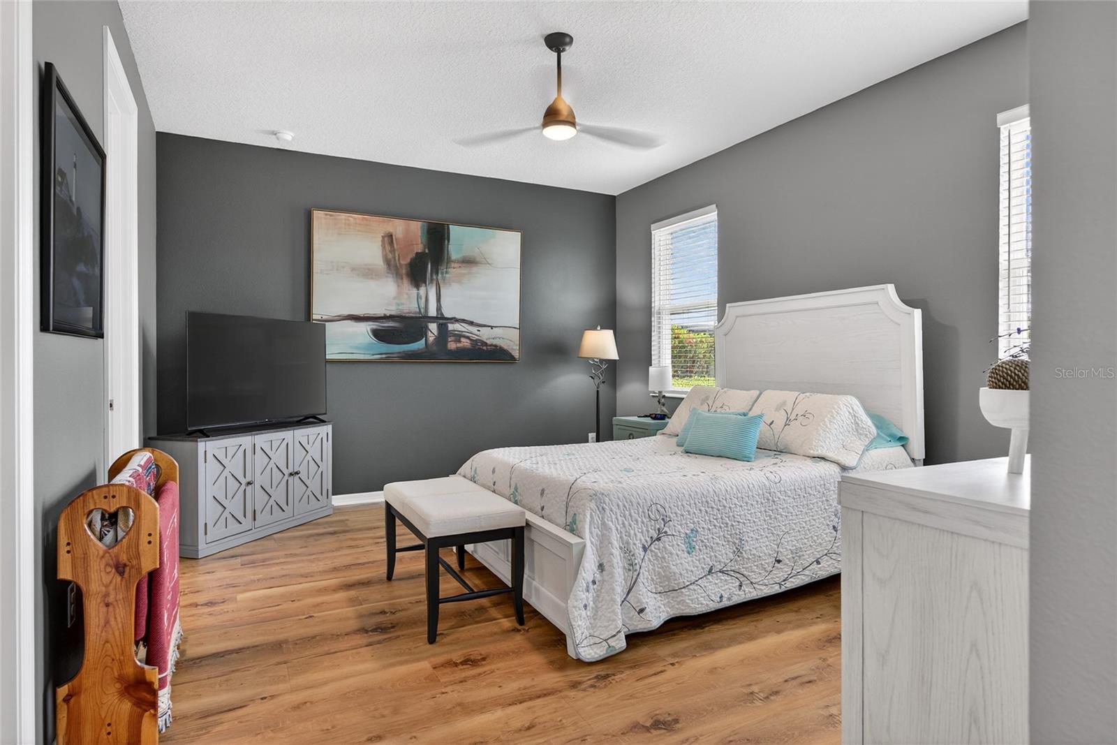 ON TOP/THE WORLD AVALON PH 4 - Residential