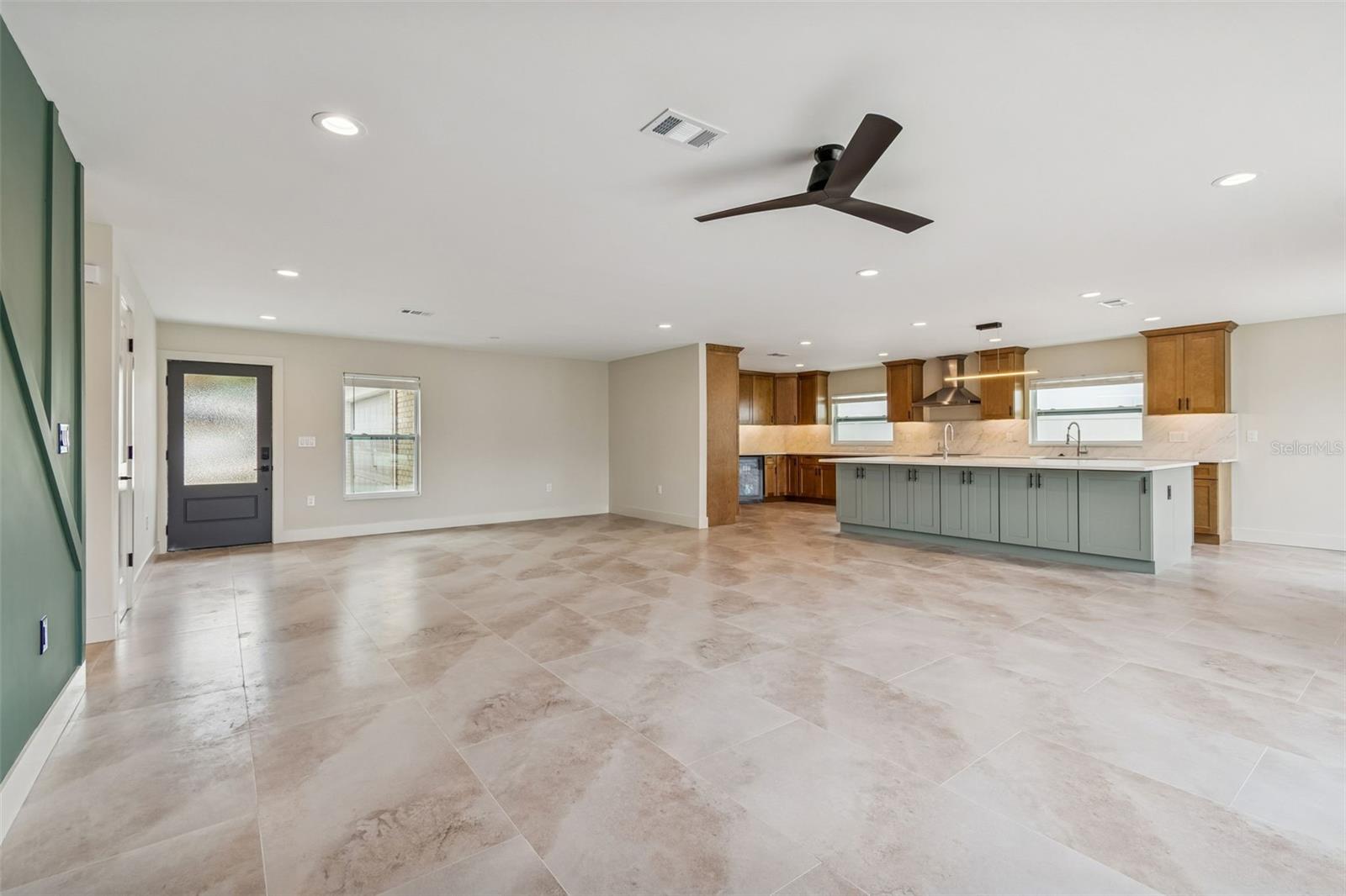 3921 VERSAILLES DRIVE