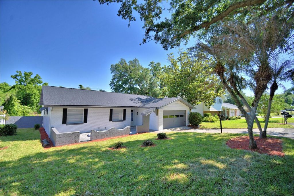 Photo of 138 Whittier Lane, Winter Haven, FL 33884 (MLS # P4938568)