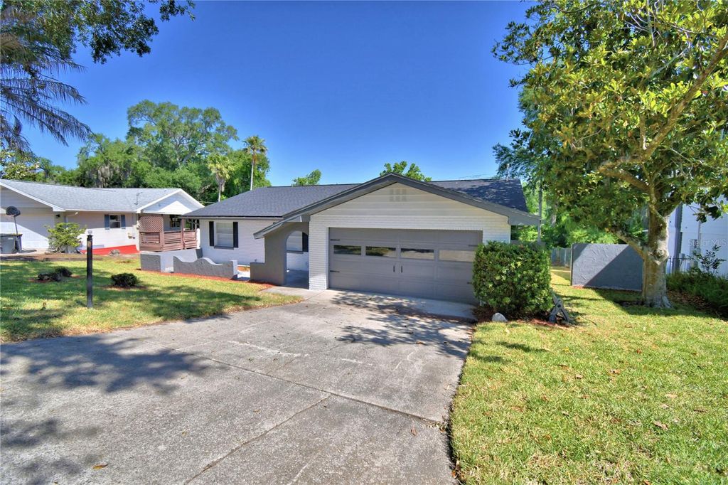 Photo of 138 Whittier Lane, Winter Haven, FL 33884 (MLS # P4938568)