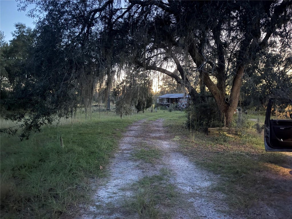 Photo of 1091 NE State Road 47, Trenton, FL 32693 (MLS # GC544147)