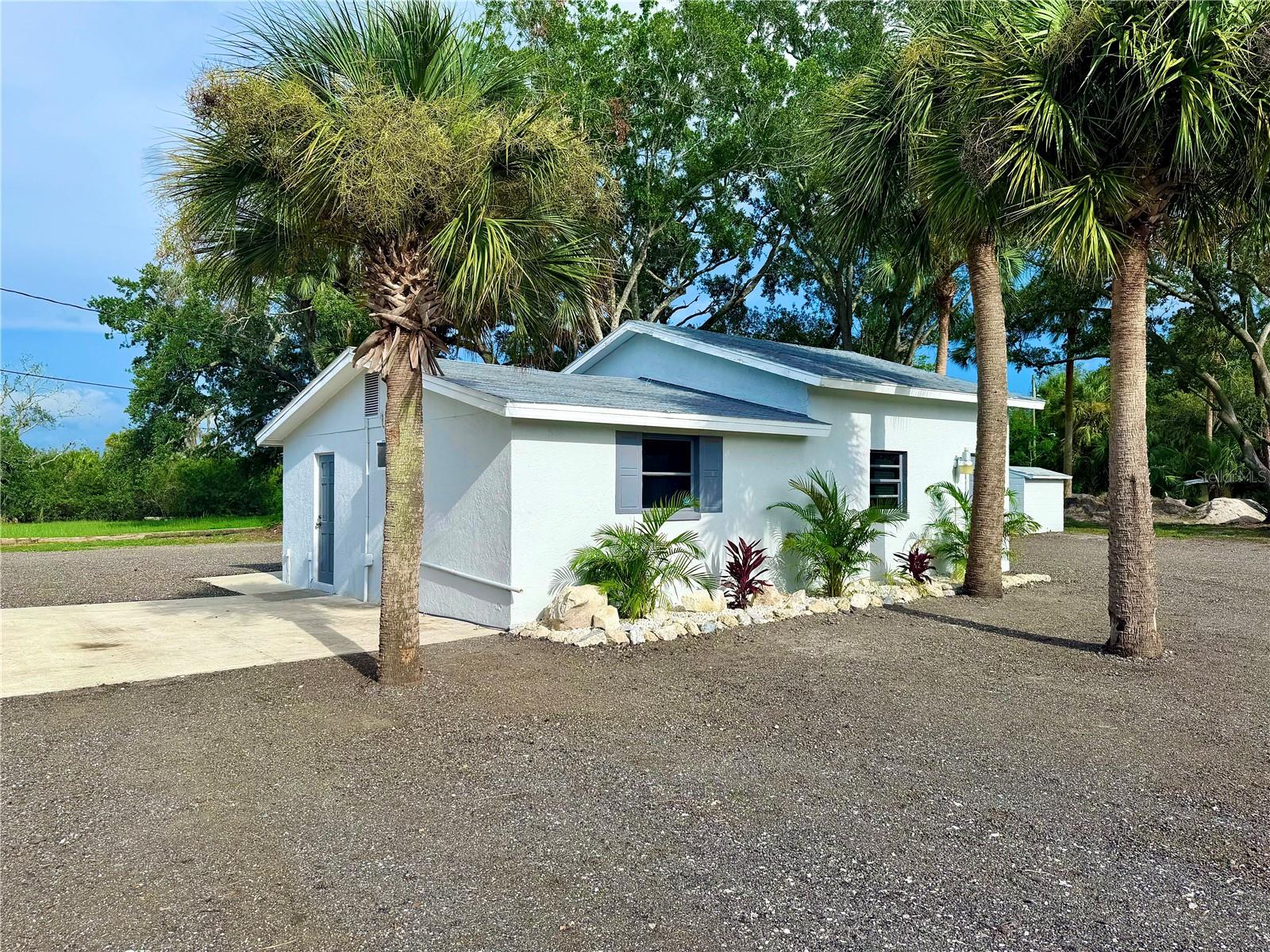 1322 N PINELLAS AVENUE