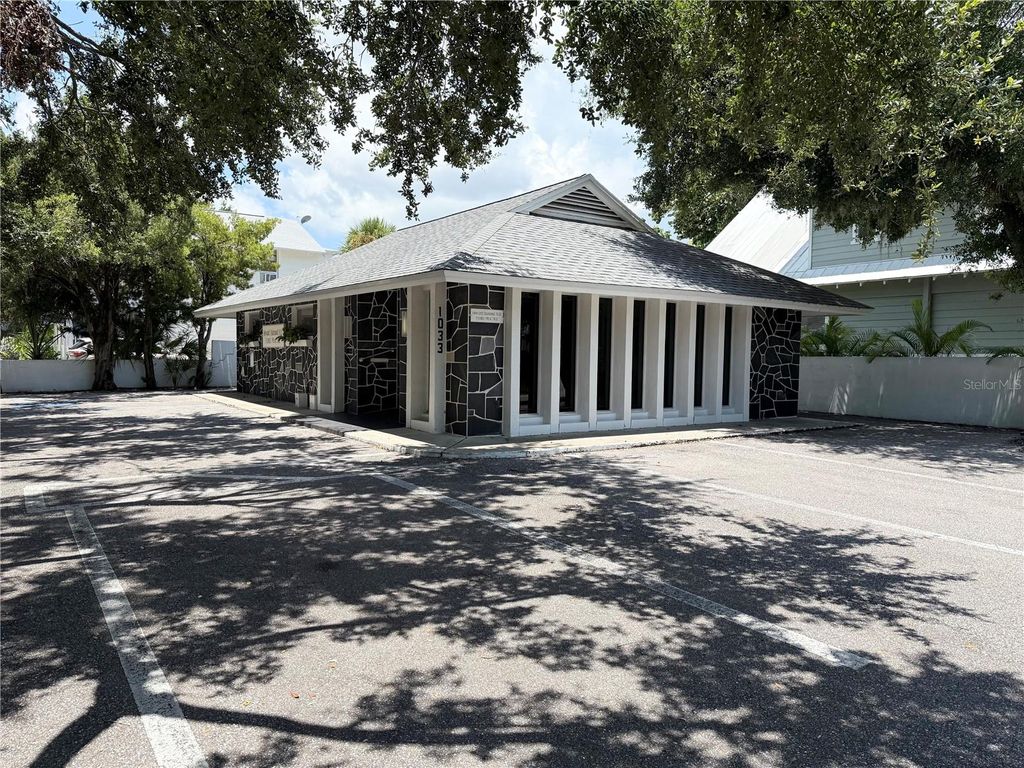 Photo of 1033 7th Avenue N, St Petersburg, FL 33705 (MLS # TB8409038)