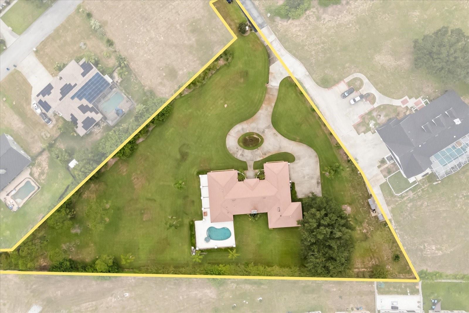 3082 LANDINGS COURT