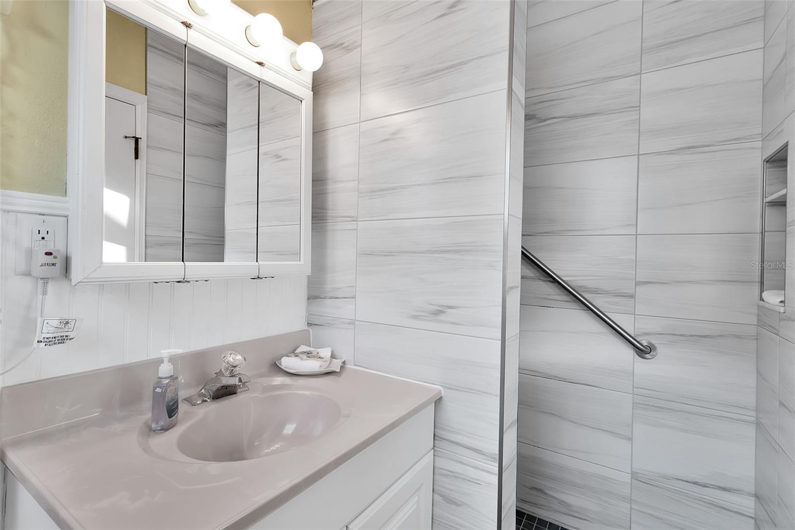 SARASOTA BEACH - Residential Income