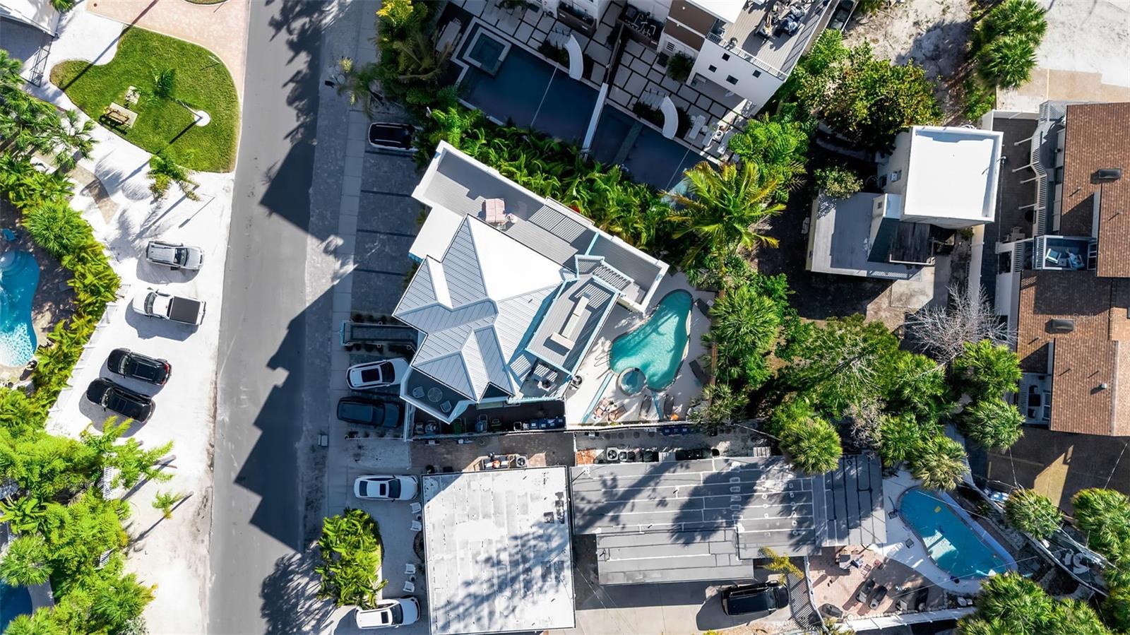 SARASOTA BEACH - Residential Income