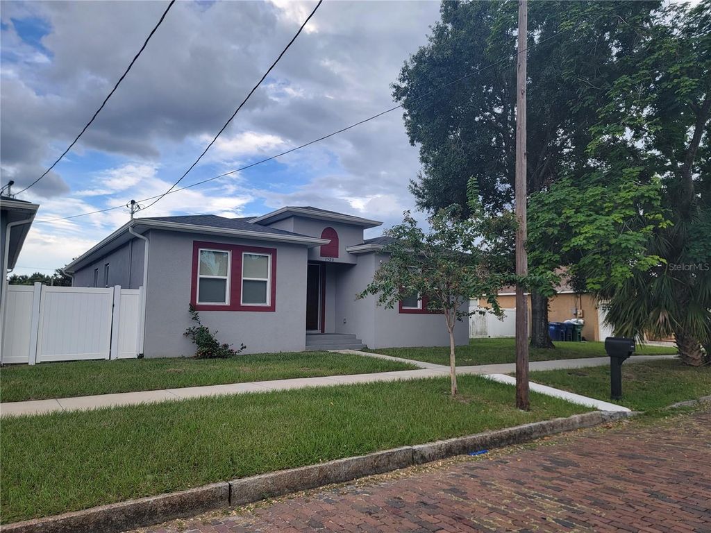 Photo of 2930 W Chestnut Street, Tampa, FL 33607 (MLS # TB8430925)
