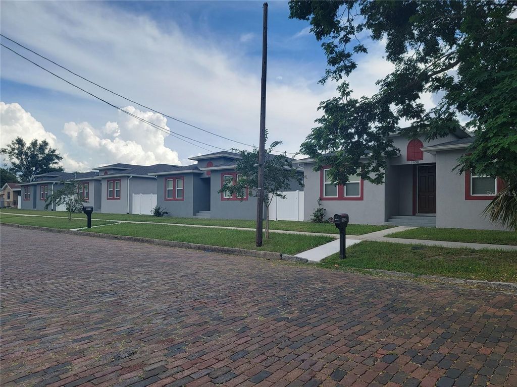 Photo of 2930 W Chestnut Street, Tampa, FL 33607 (MLS # TB8430925)