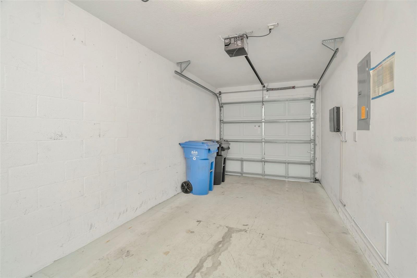 EDGEWATER AT LAKE BRANDON - Residential