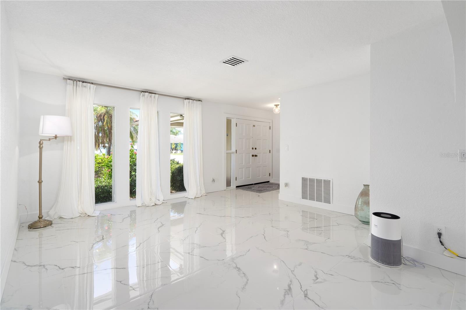 FLOR A MAR - Residential