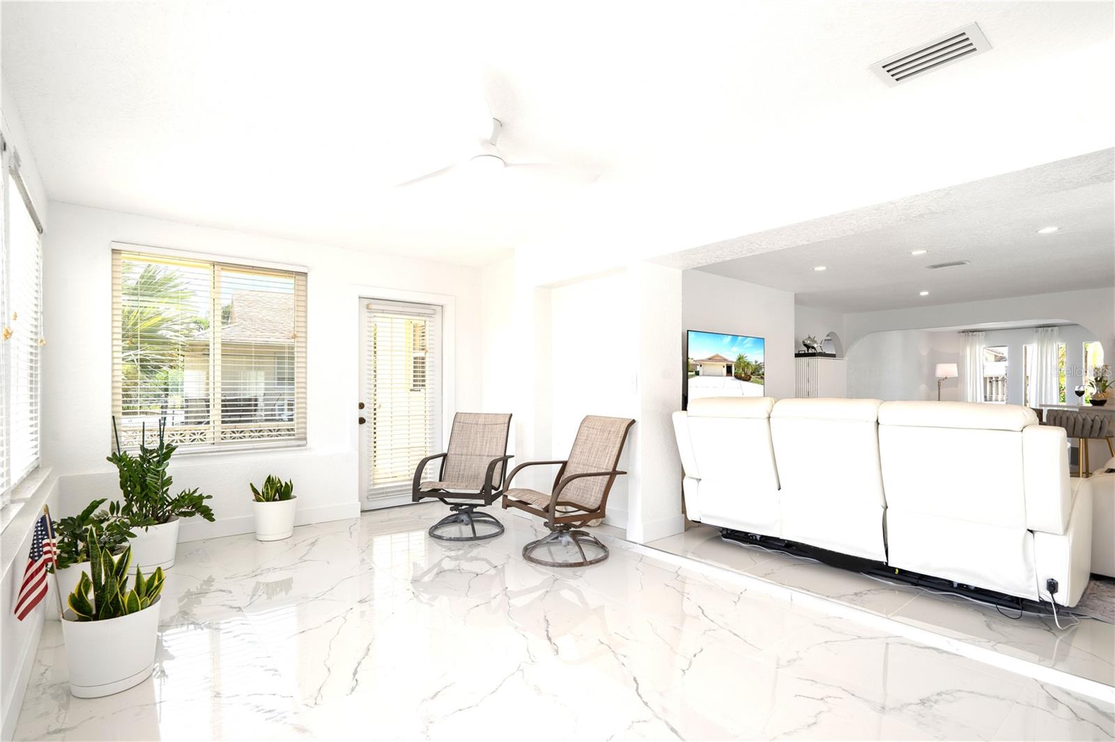 FLOR A MAR - Residential