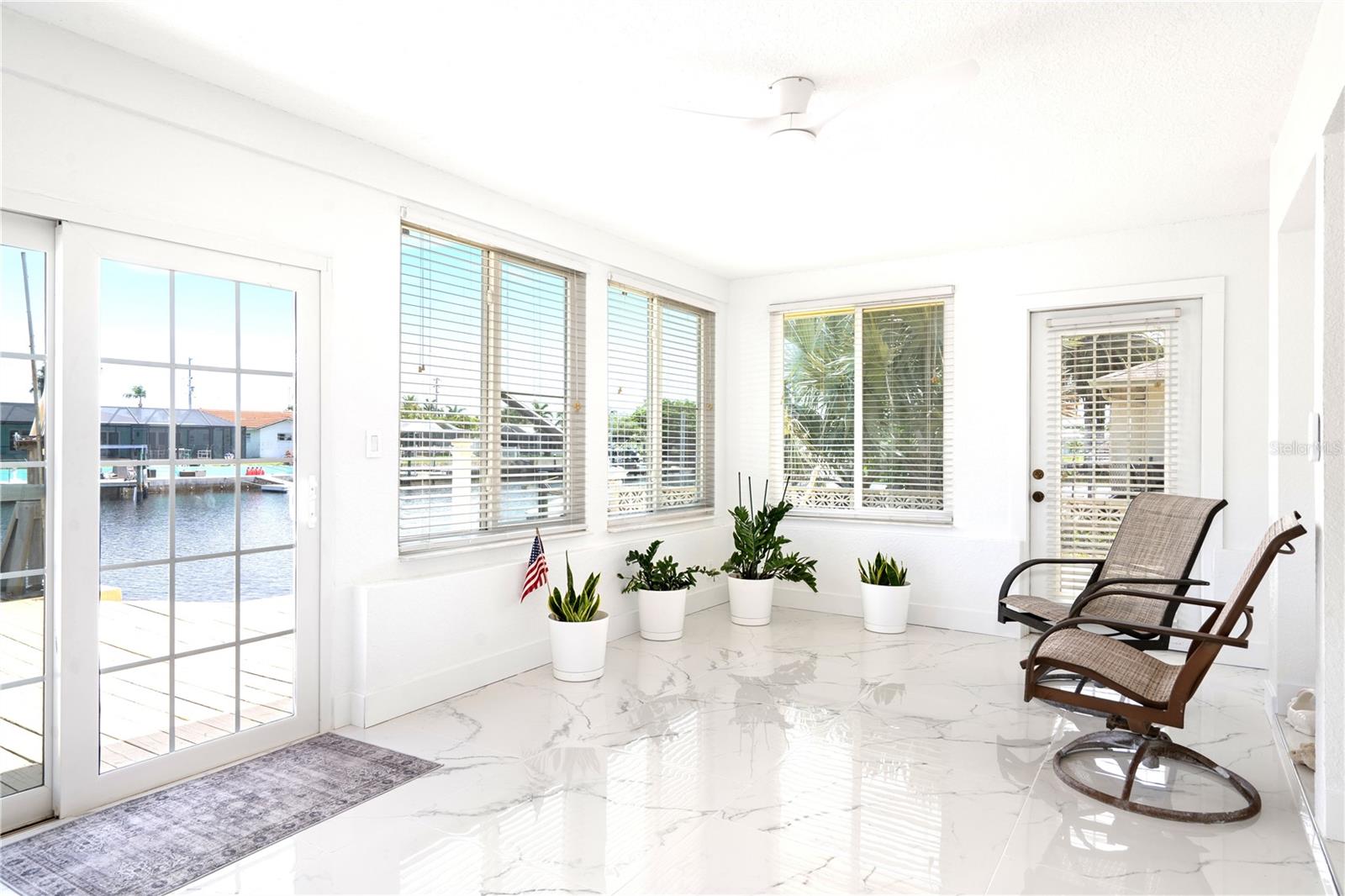 FLOR A MAR - Residential