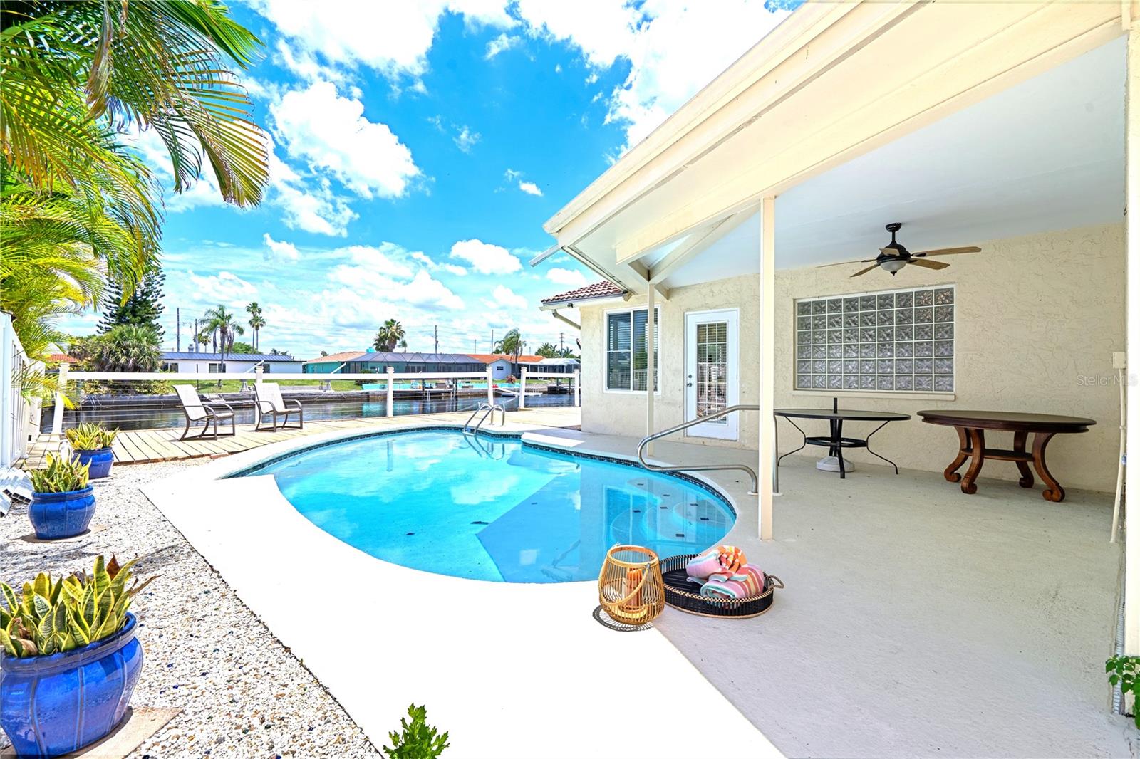 FLOR A MAR - Residential