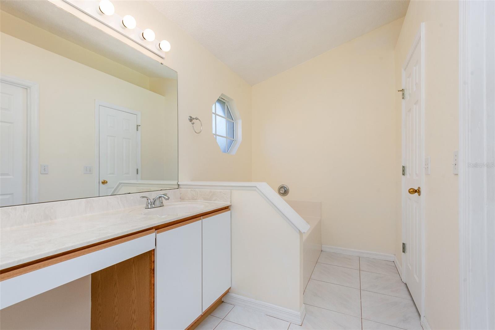 CHASE GROVES UNIT 10 - Residential