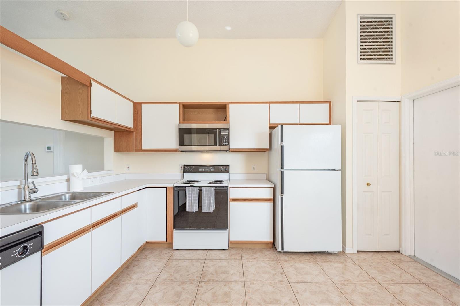 CHASE GROVES UNIT 10 - Residential