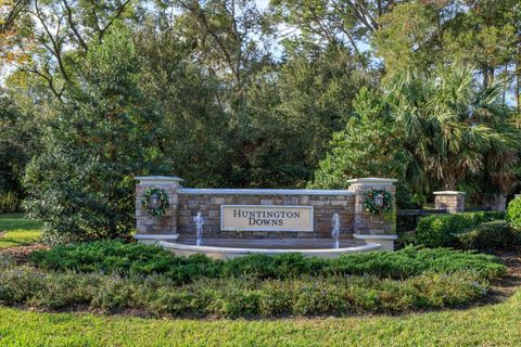 A home in DELAND