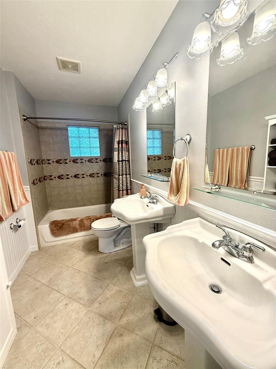 TANGLEWOODS UN 01 - Residential