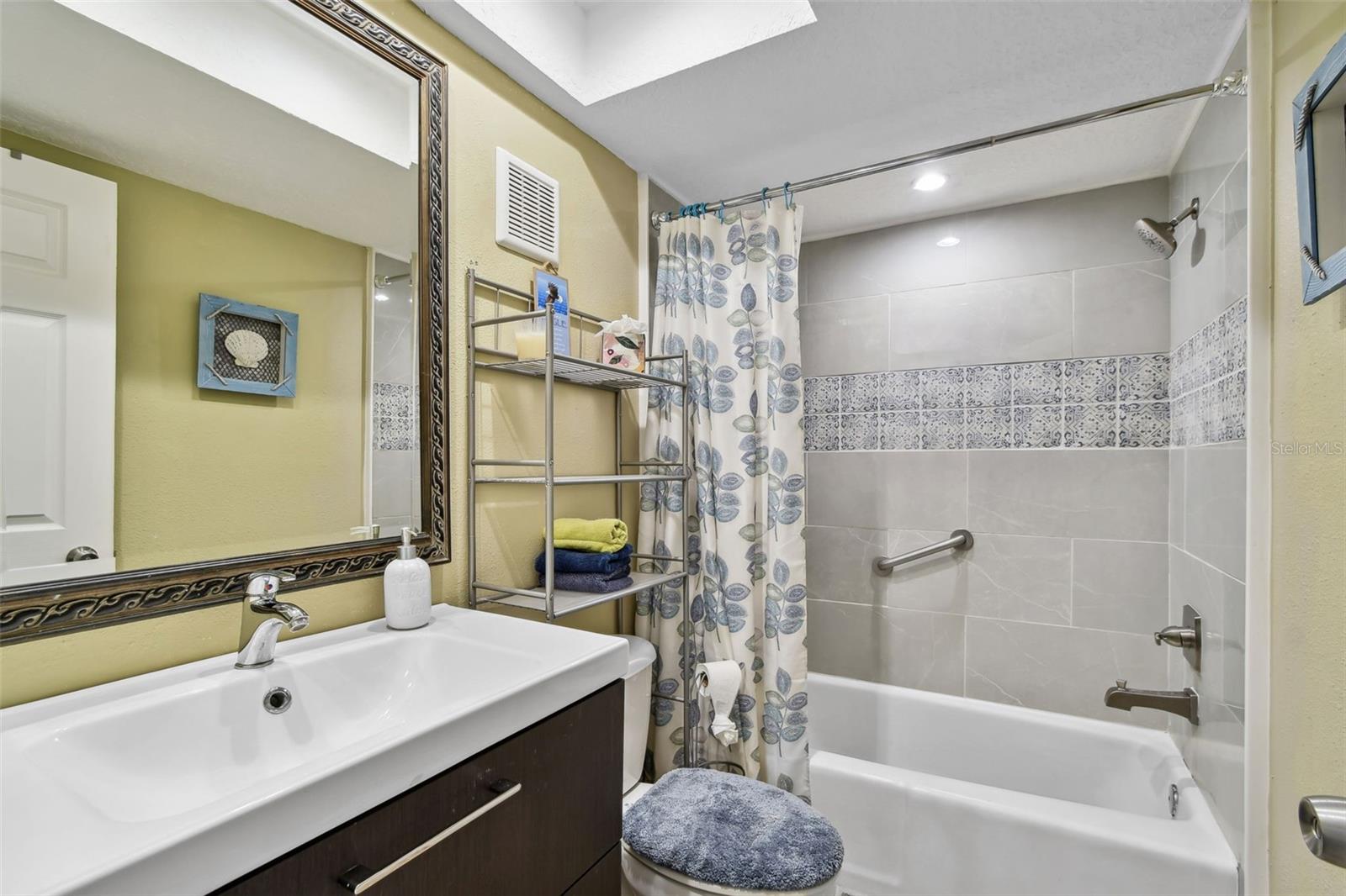 VILLAGE OF PARADISE ISLAND - Residential Lease