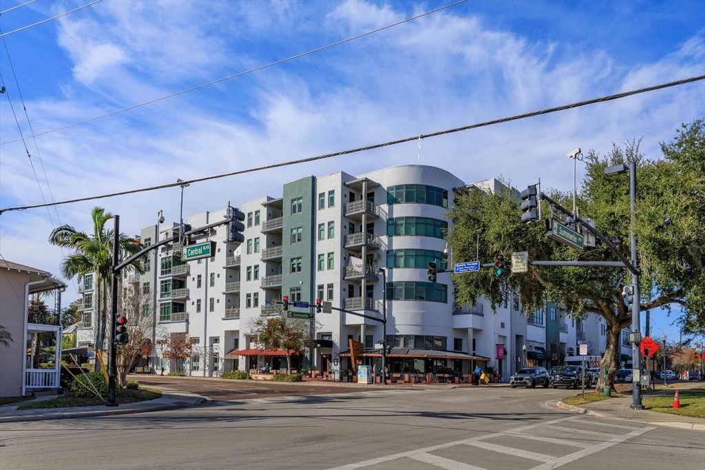 Photo of 10 N Summerlin Avenue #55, Orlando, FL 32801 (MLS # O6397394)