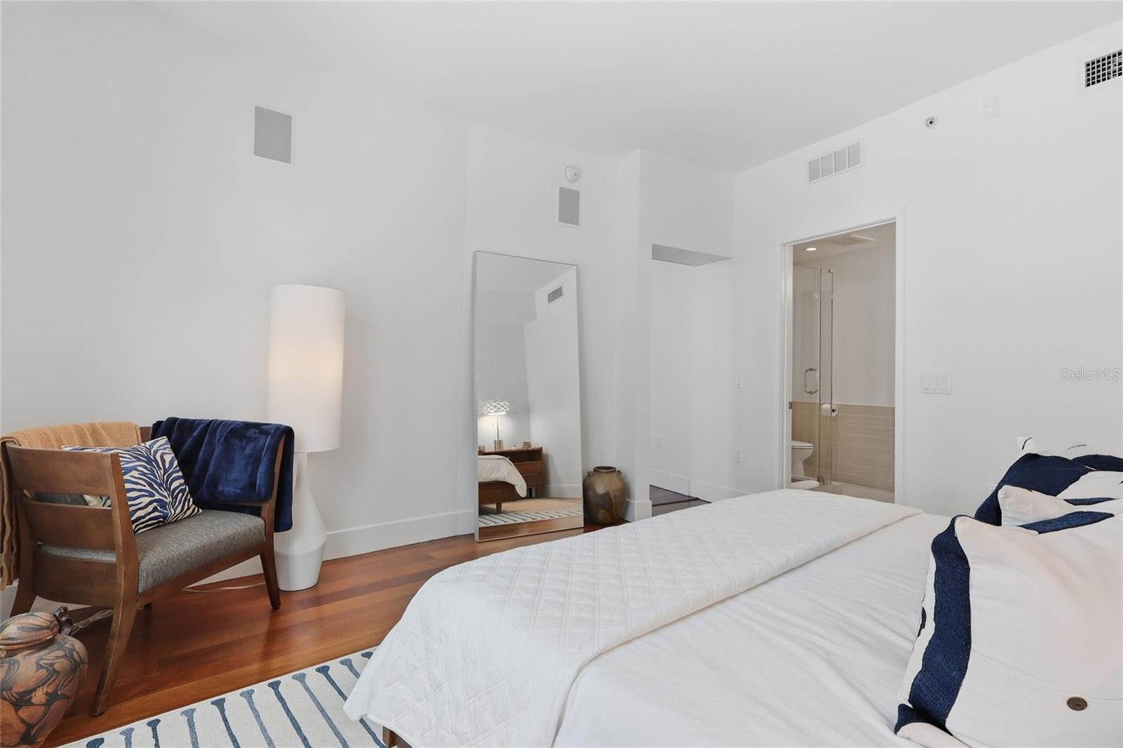 THE PLACE AT CHANNELSIDE A CON - Residential