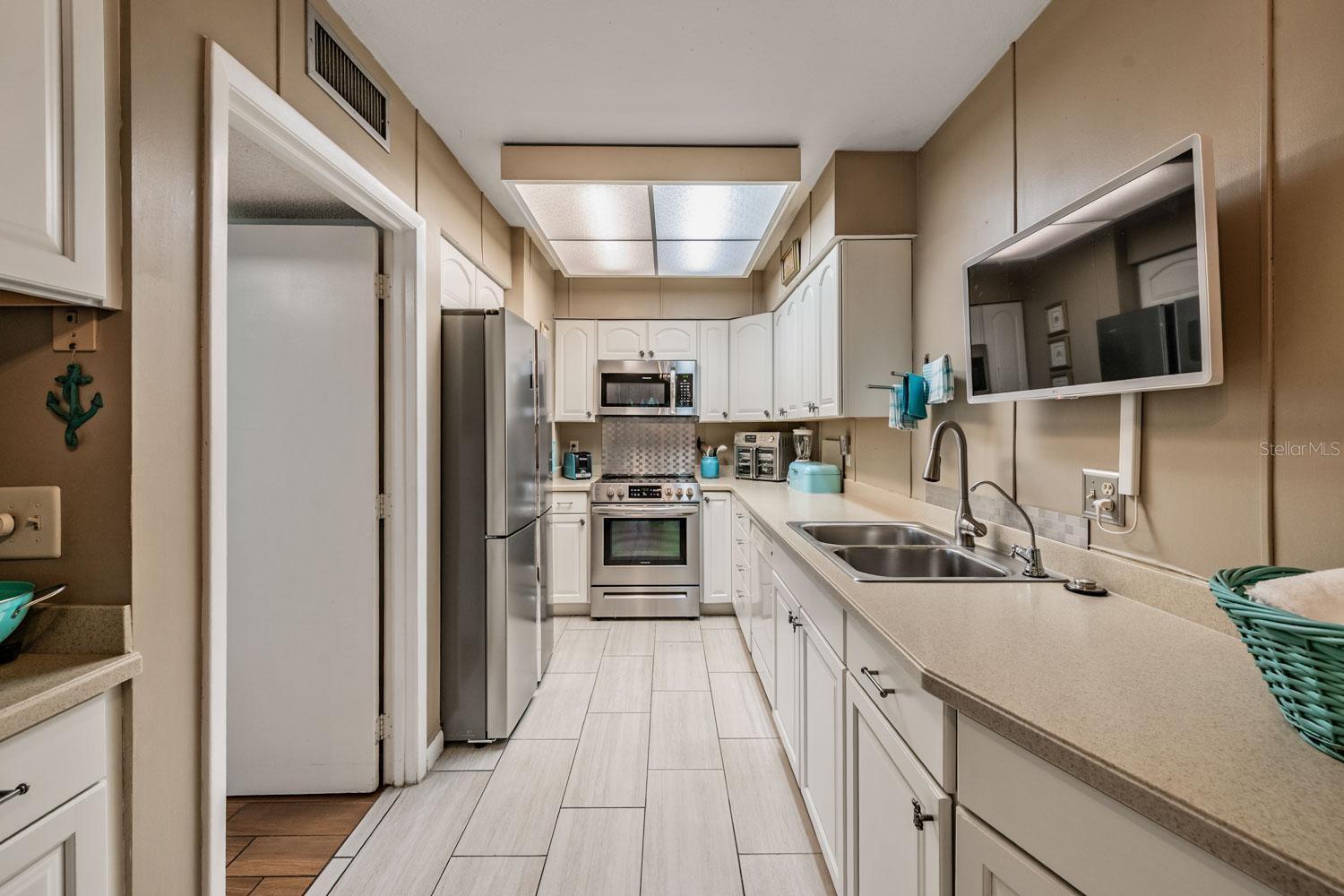 MAIDSTONE CONDO - Residential