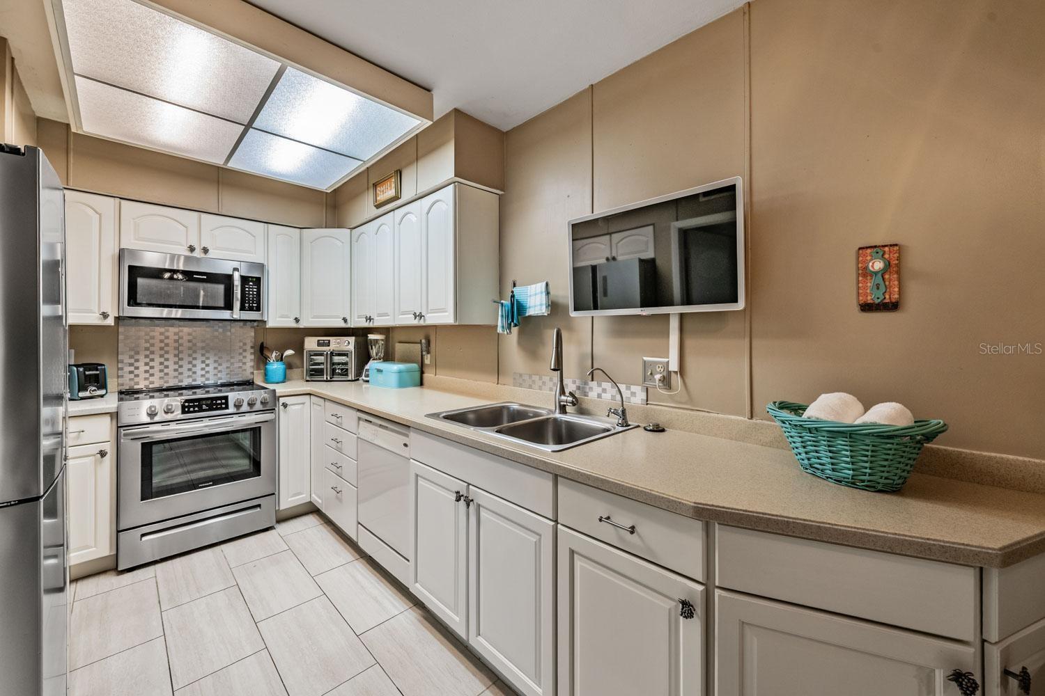 MAIDSTONE CONDO - Residential