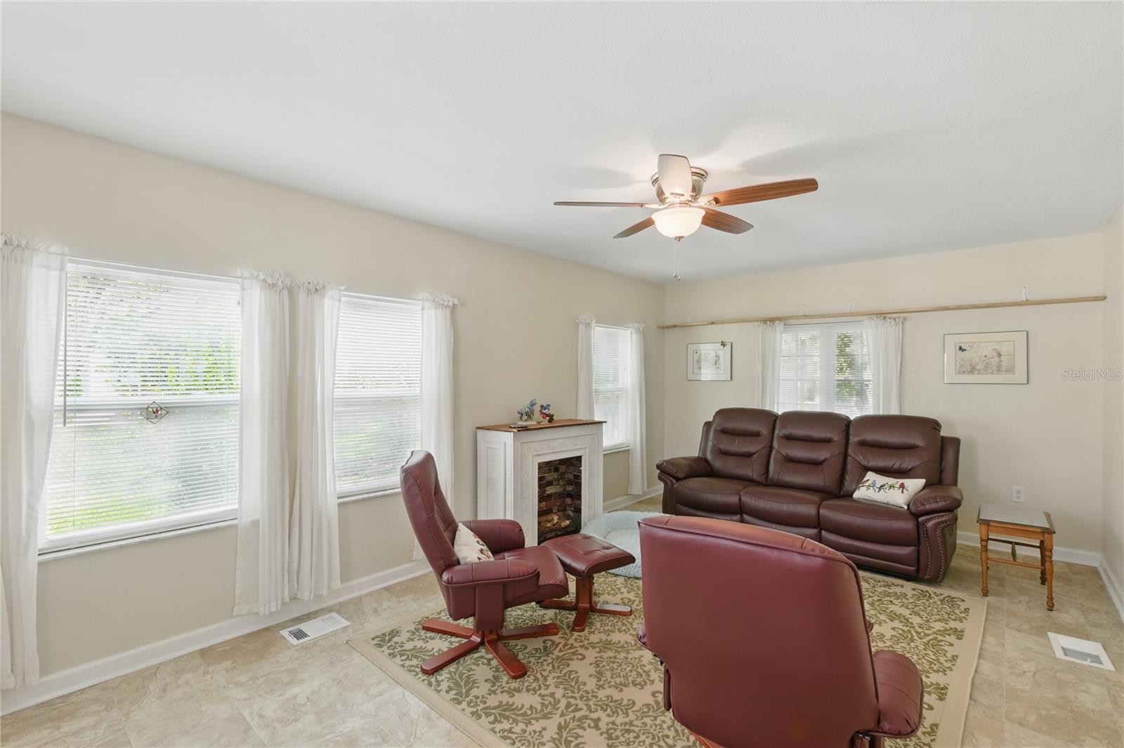 SILVER OAKS SUB PH I - Residential