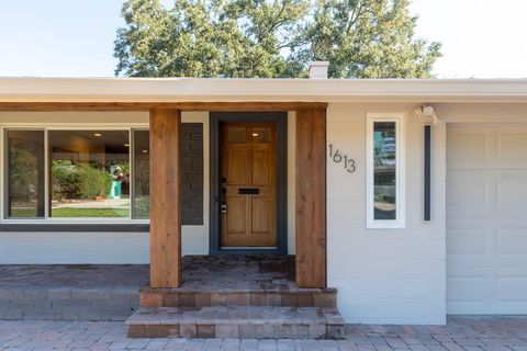 Photo of 1613 Oriole Avenue, Orlando, FL 32803 (MLS # O6362812)