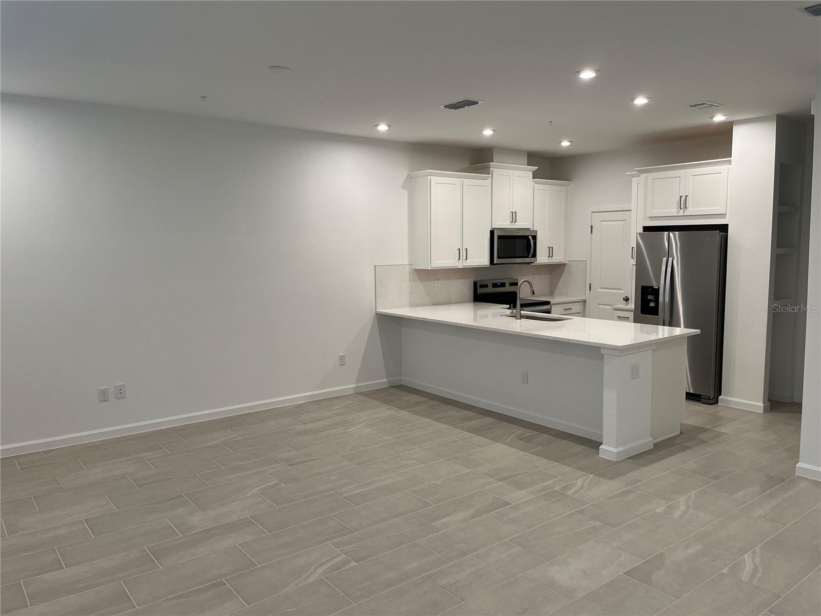 9972 RED CANOE ALLEY