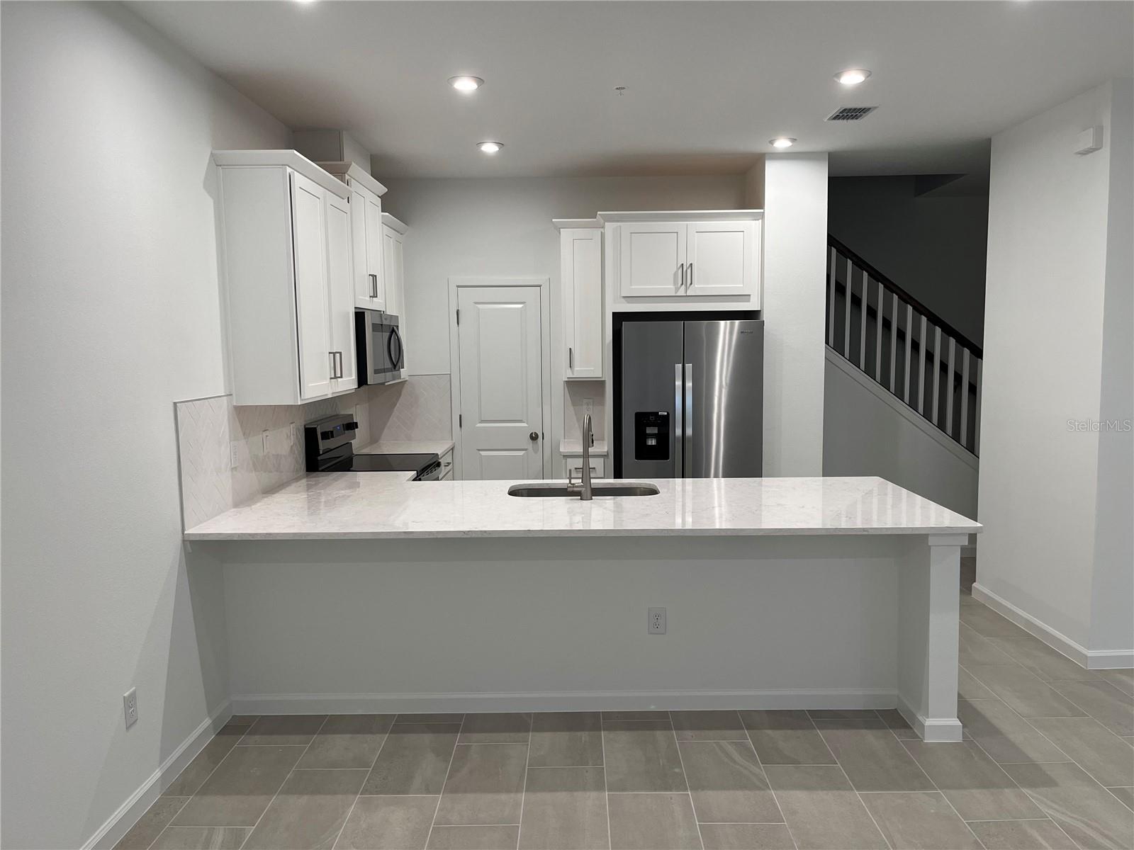 9972 RED CANOE ALLEY