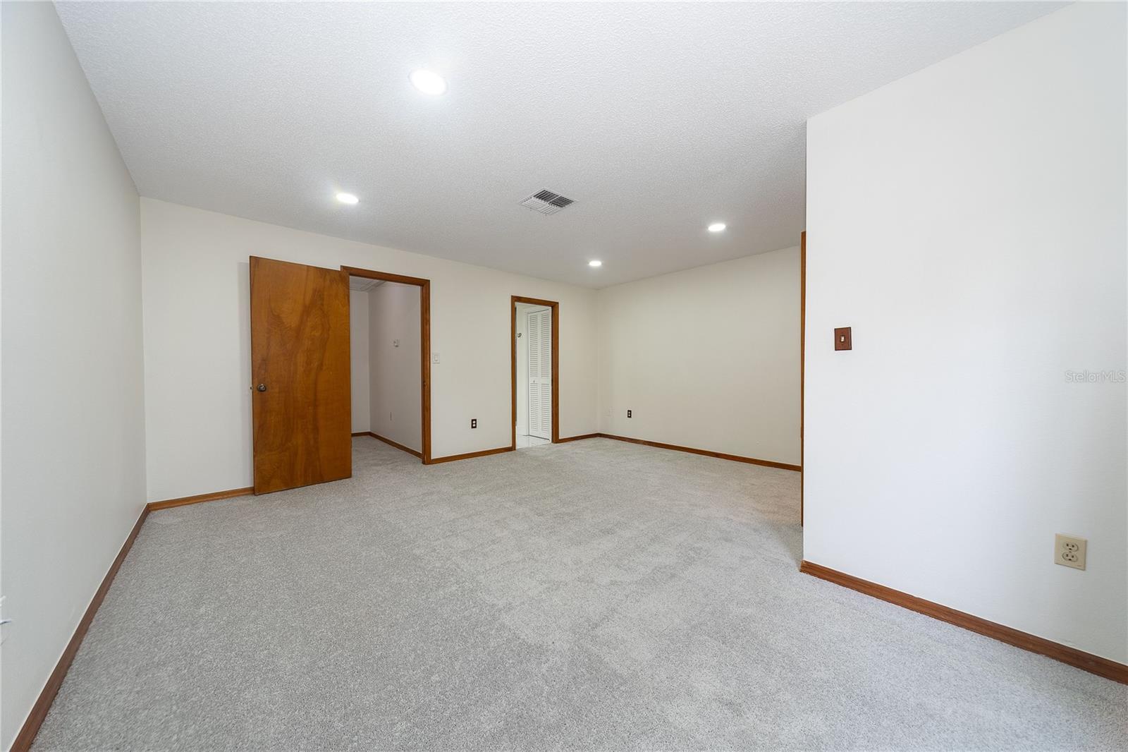 VICEROY CONDO PH 01 - Residential