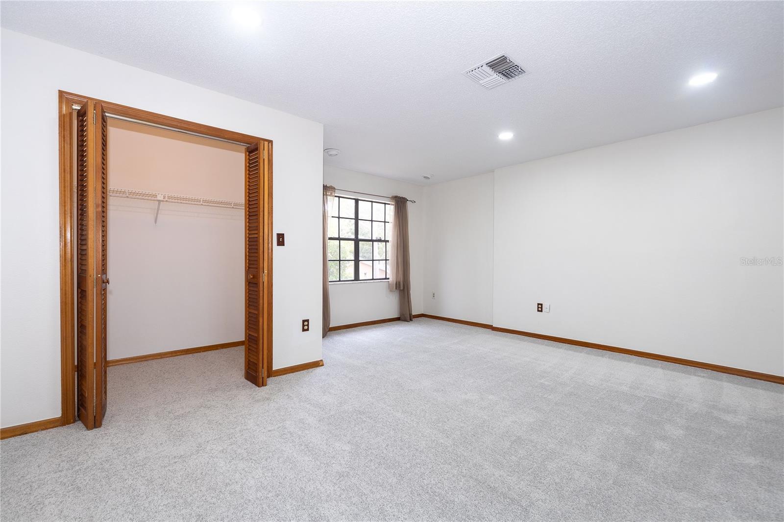 VICEROY CONDO PH 01 - Residential