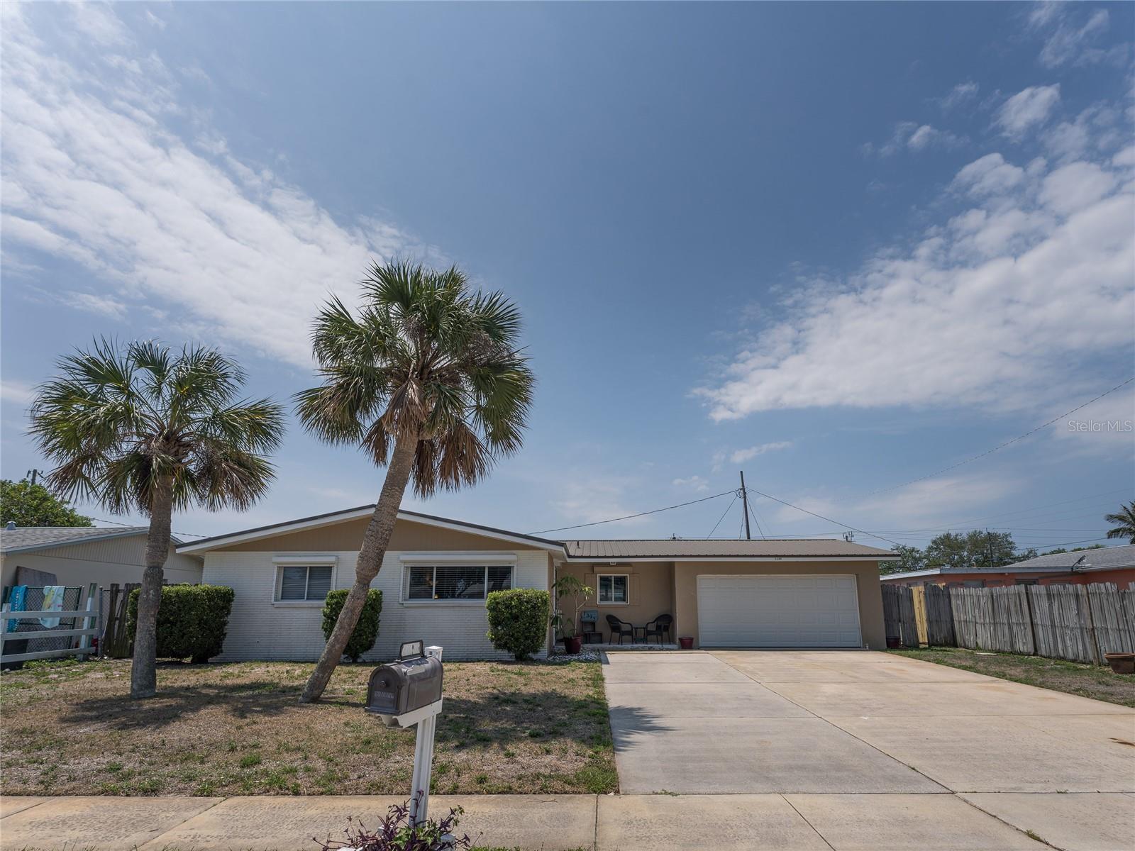 1395 FLORAL LANE