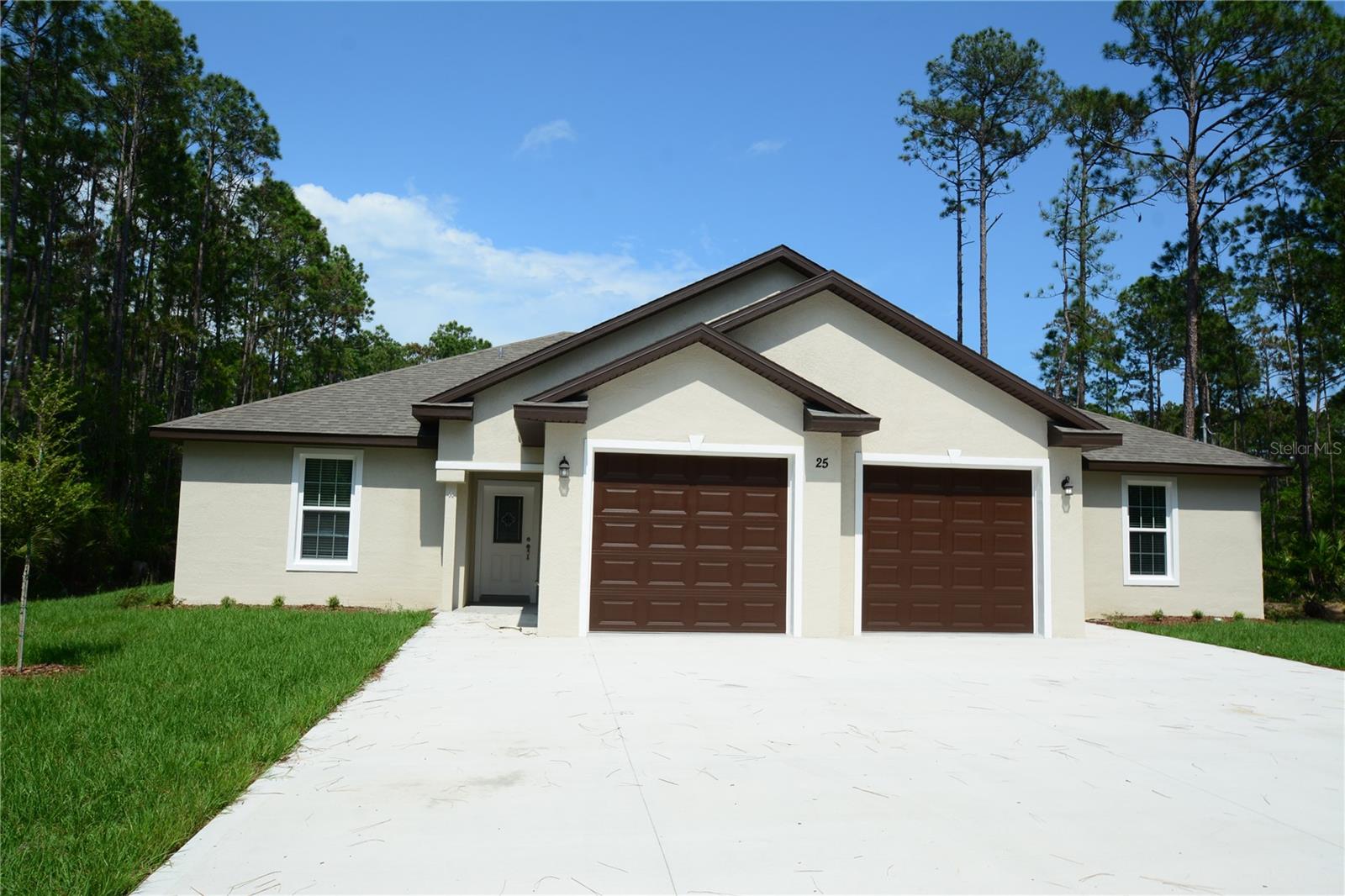 Escape into tranquility at 25 Ryall Ln, Unit A, Palm Coast, FL 32164-3405, a charming 3-bedroom, 2-bathroom rental that promises a serene living experience. Spanning 1187 sq ft, this inviting home offers ample space for relaxation and everyday living. The open floor plan creates a seamless flow between the living, dining, and kitchen areas, perfect for entertaining or unwinding after a long day. Natural light floods the interior, enhancing the warm and welcoming atmosphere. Each of the three bedrooms provides a comfortable retreat, while the two full bathrooms ensure convenience and privacy. Located in a peaceful neighborhood, this property is ideal for those seeking a balance of comfort and accessibility. Enjoy the proximity to local amenities, parks, and recreational activities that Palm Coast has to offer. Whether you're looking to settle down or simply need a change of scenery, 25 Ryall Ln, Unit A is the perfect place to call home. Experience the best of Florida living in this delightful rental property. Learn more about the benefits of deposit-free living here:
See the Obligo brochure https://depositfree.myobligo.com/hubfs/Partner%20Resource%20Center%20(Obligo%20x%20Buildium)/Tenant%20Brochure.pdf