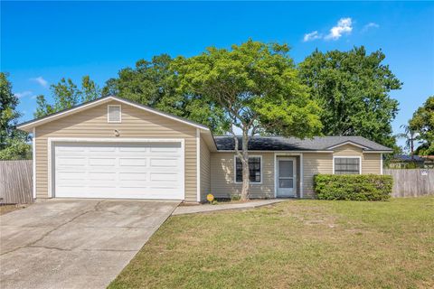 Photo of 370 N Lake Avenue, Apopka, FL 32703 (MLS # O6396377)