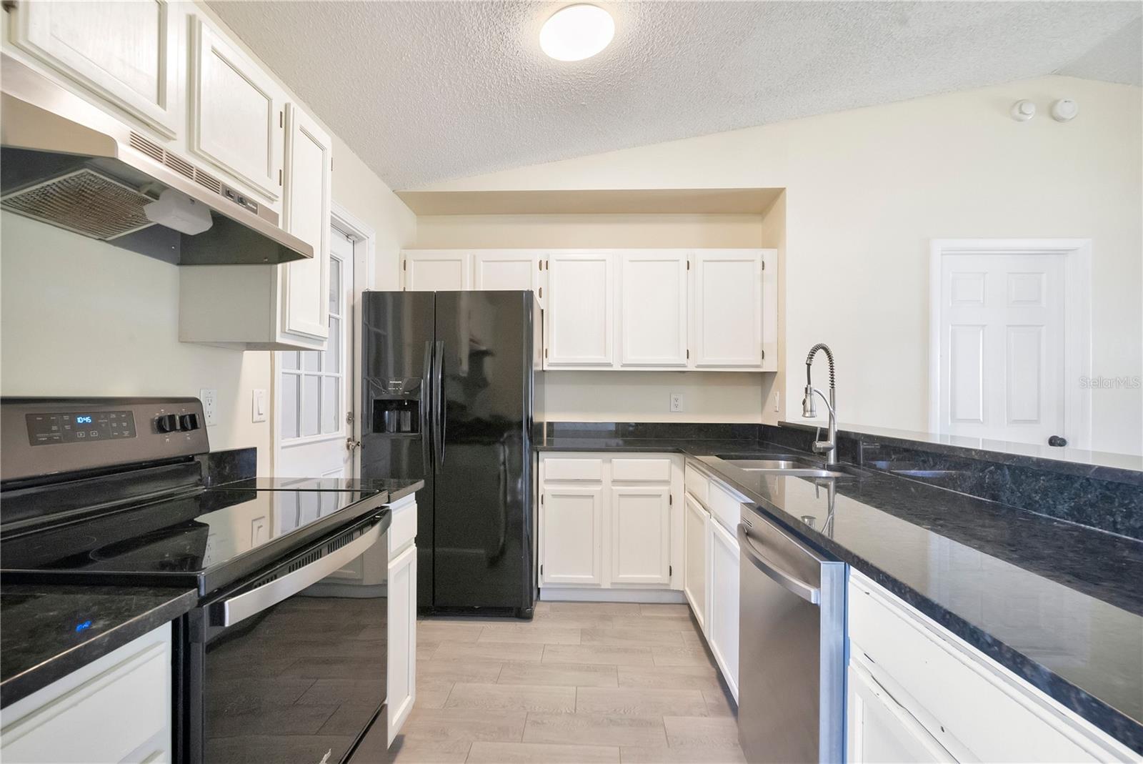 DREAM LAKE - Residential