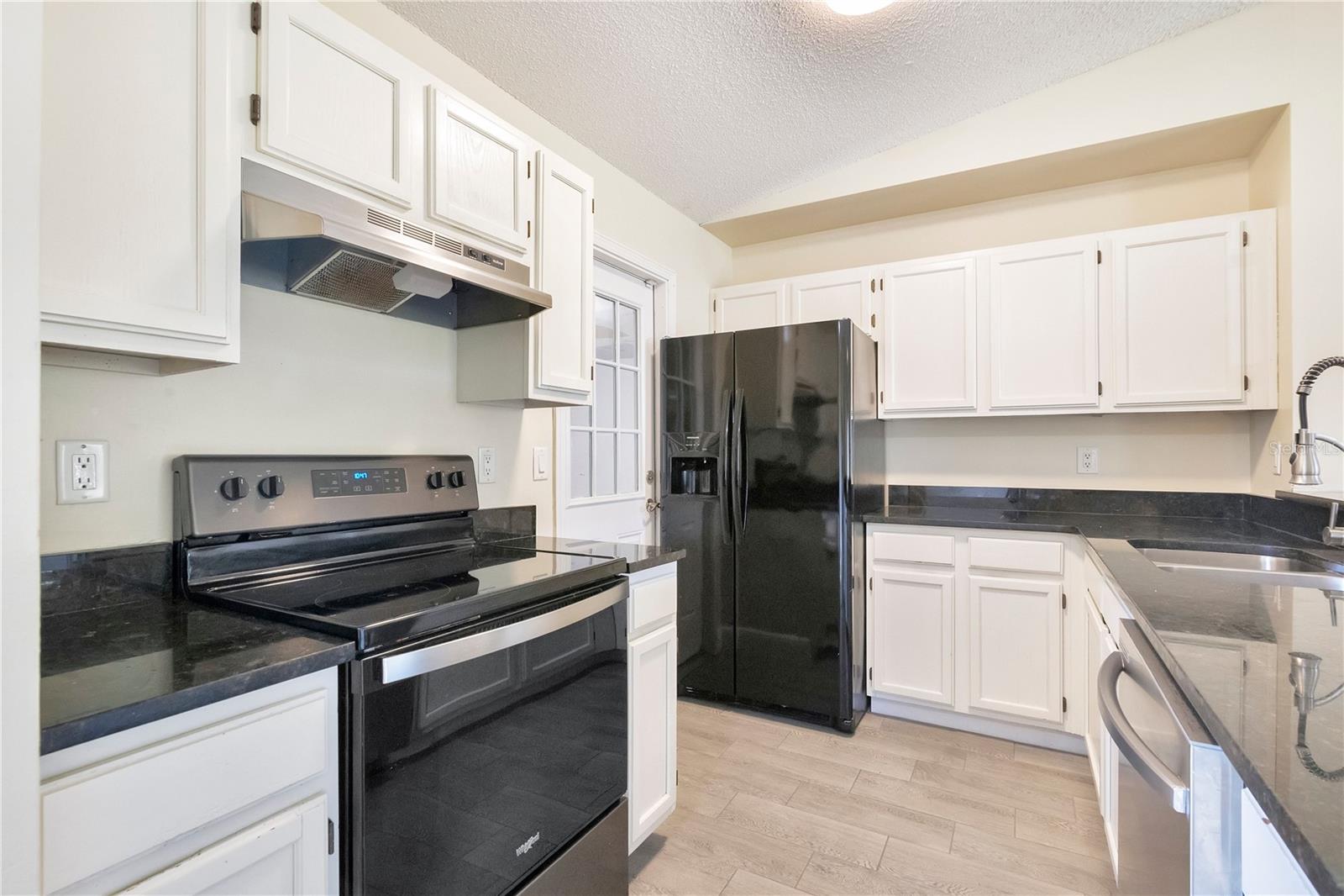 DREAM LAKE - Residential