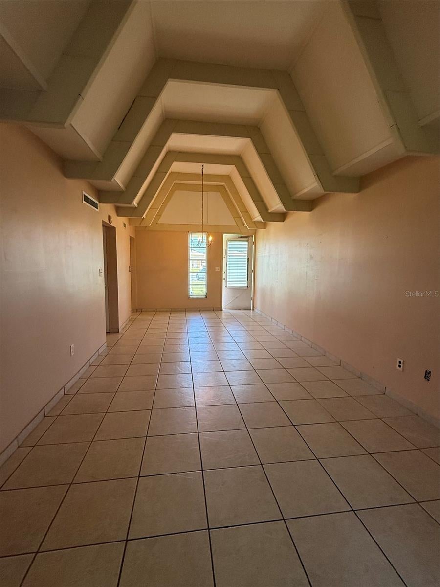3911 CLUB CIRCLE