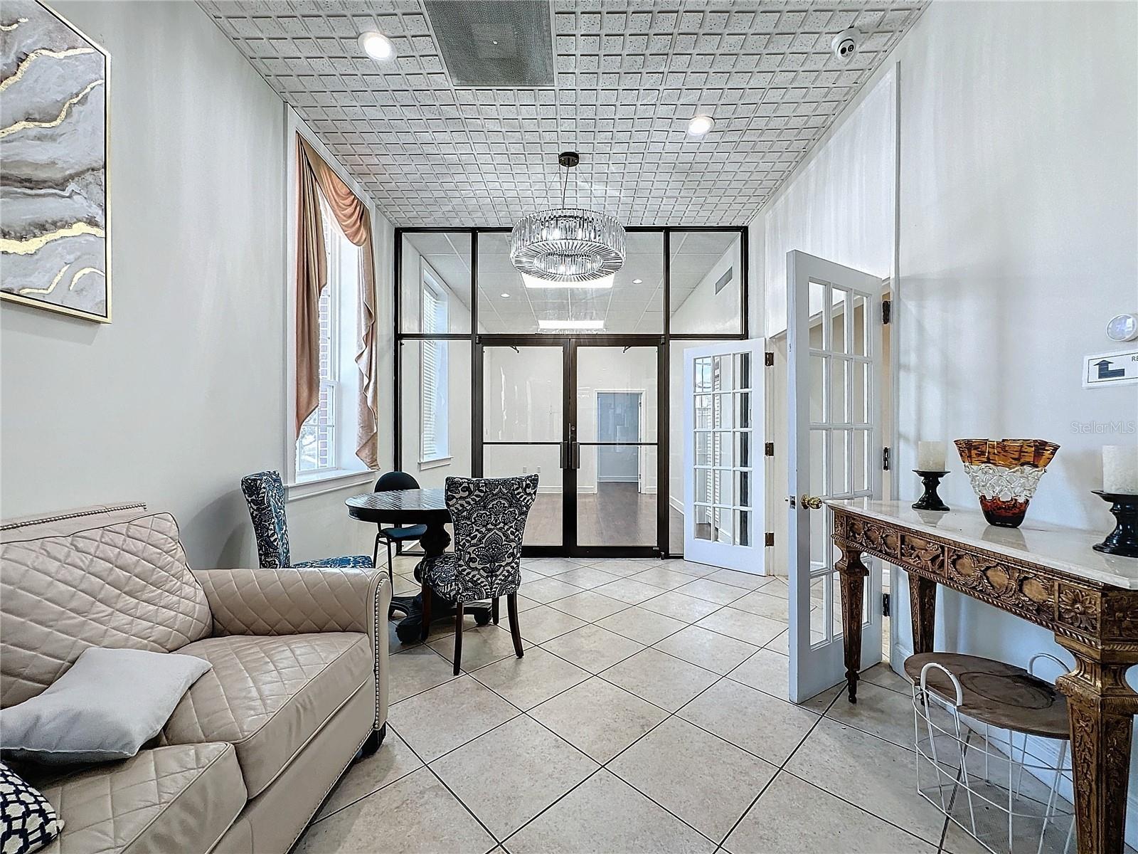 22 W MONUMENT AVENUE