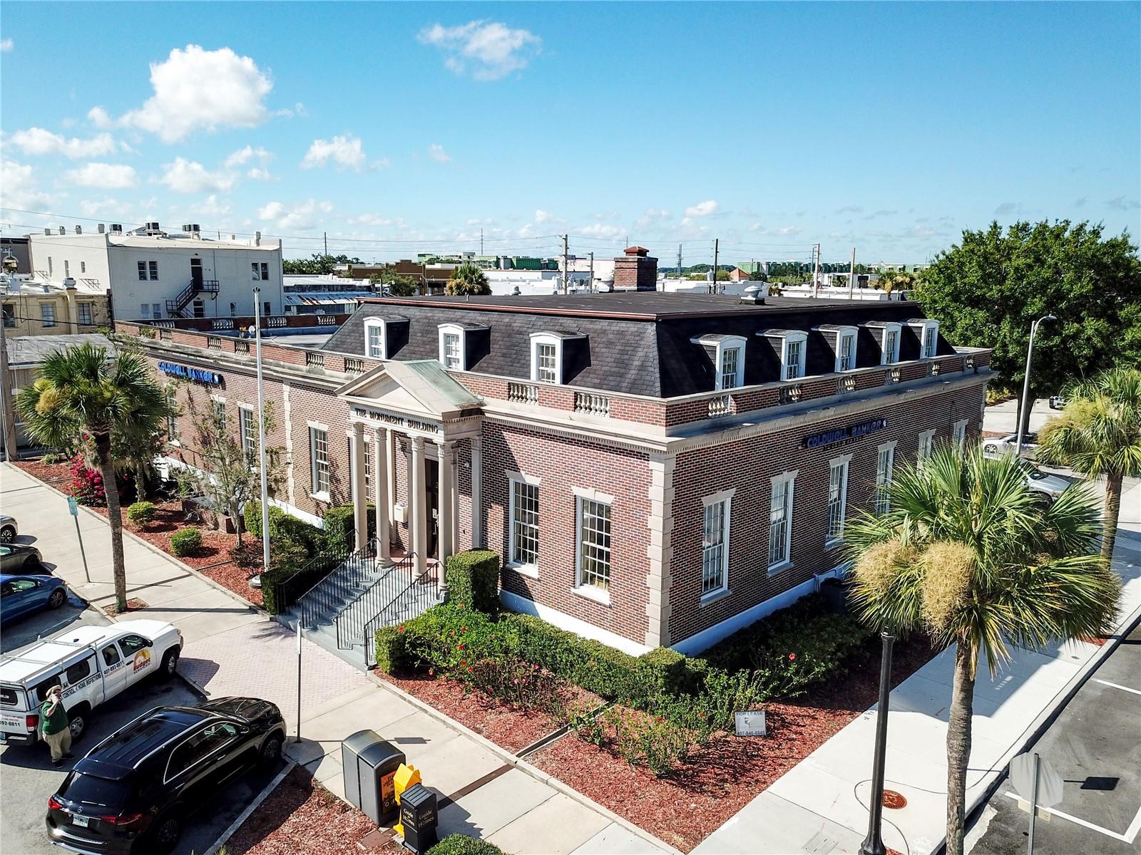 22 W MONUMENT AVENUE