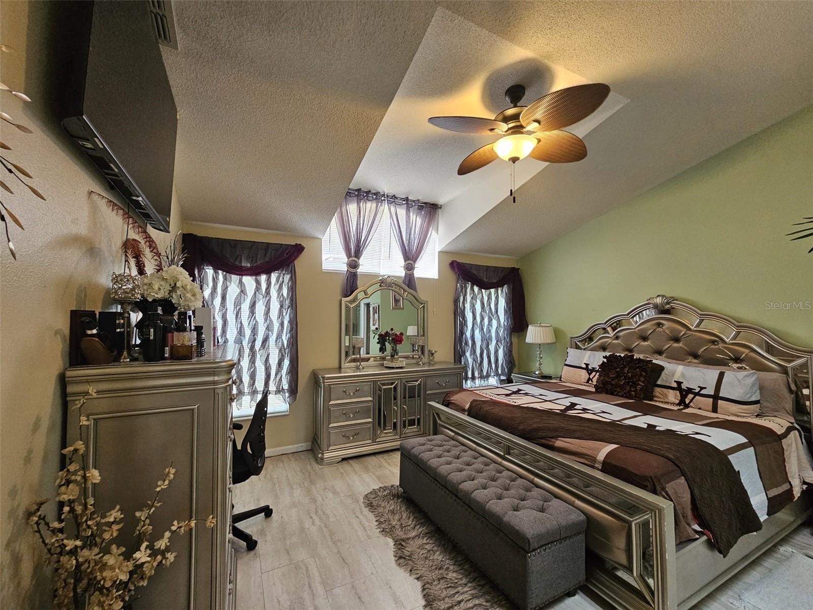 WESTON HILLS SUB - Residential