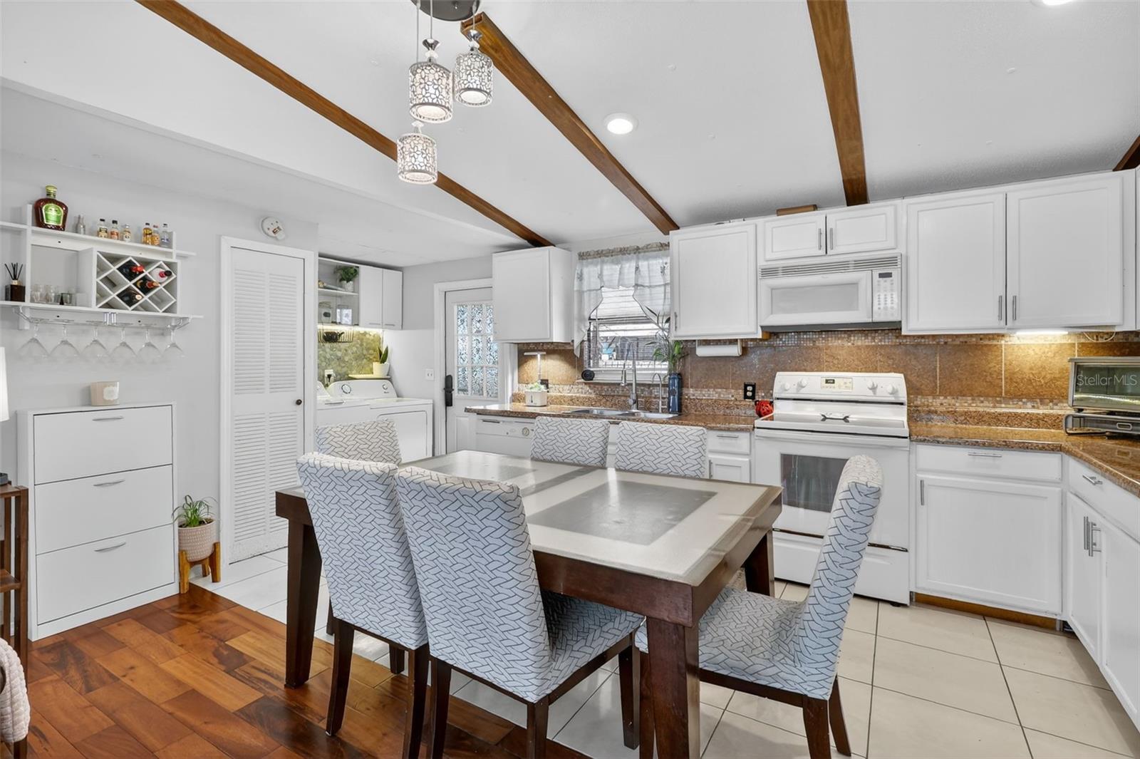 COUNTRY HAVEN ON BULLFROG CRK - Residential