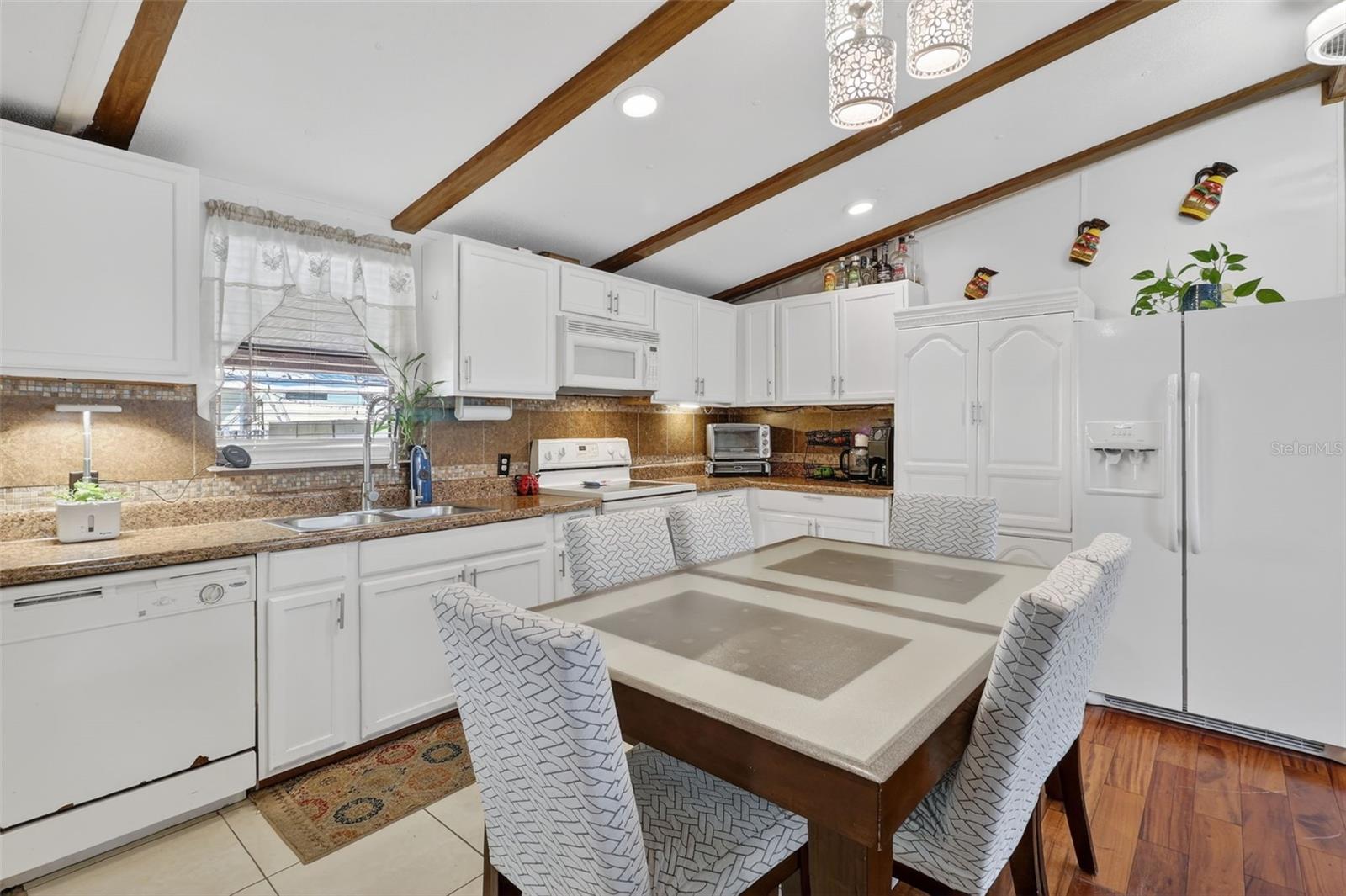 COUNTRY HAVEN ON BULLFROG CRK - Residential