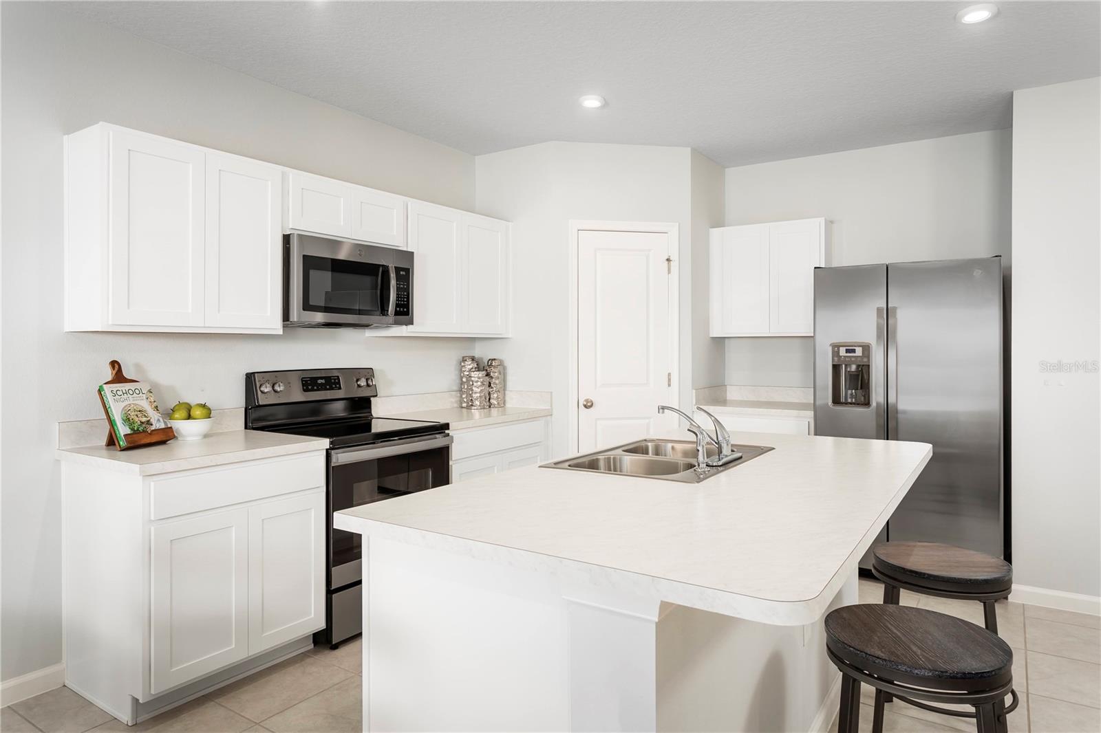 LAKESIDE PRESERVE - Residential
