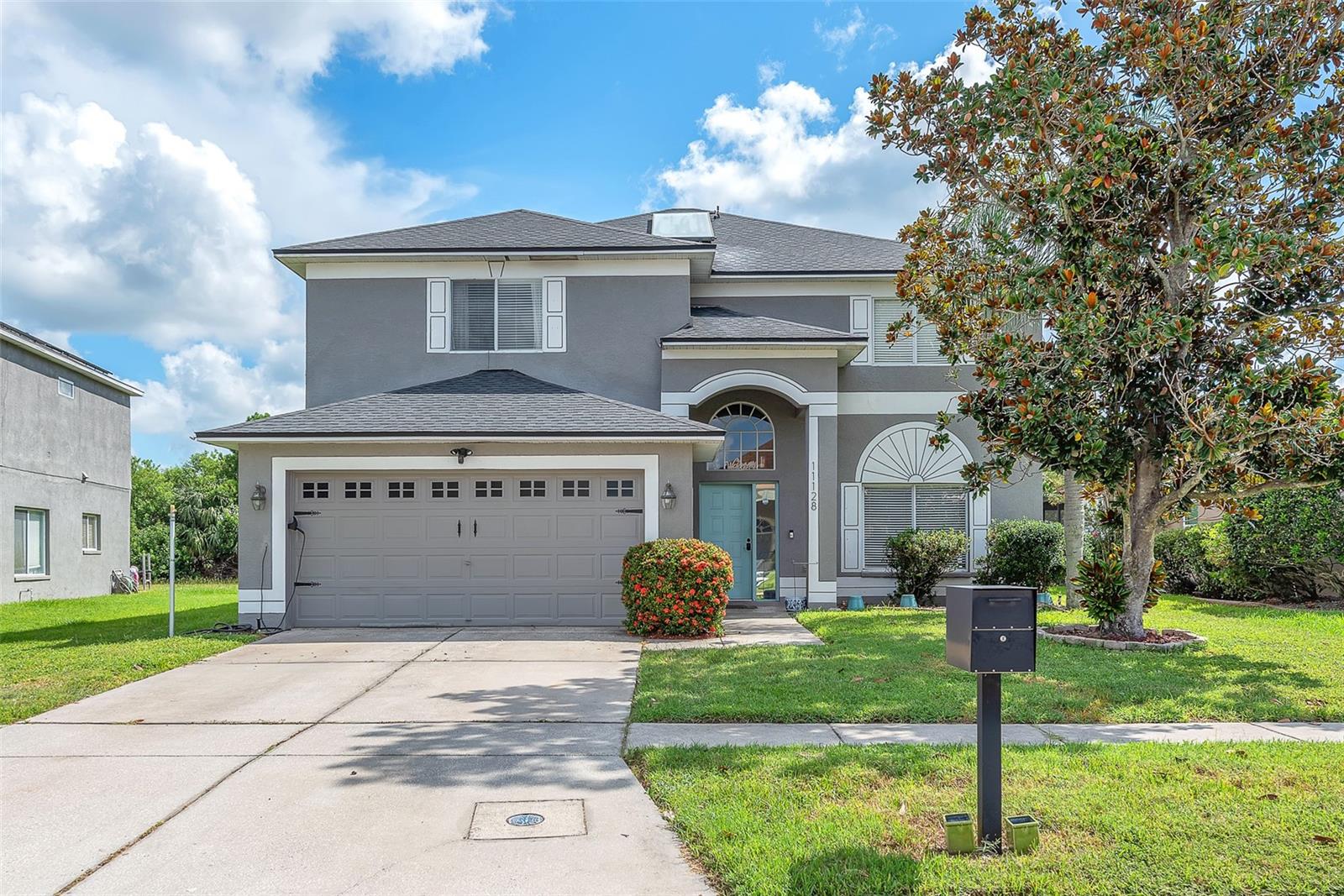 MOTIVATED SELLER ~ CLOSING COST ASSISTANCE / RATE BUYDOWN ~ NO CDD ~ POOL ~ EV CHARGER ~ NO REAR NEIGHBORS ~ GOLF COURSE VIEW ~ UPDATED KITCHEN
Welcome to 11128 Sailbrook Dr., a home designed to check all the boxes! Featuring a newer roof, an updated kitchen, and a spacious, versatile floor plan, this property offers room for everyone. Two large living areas provide the perfect setup for a formal dining room, family room, home office, or dual entertainment spaces.
Step outside to your private pool with no rear neighbors and serene golf course views—an ideal backdrop for relaxation or hosting friends. Additional features include an EV charger for eco-friendly convenience.
Located in a community packed with resort-style amenities: two pools, indoor and outdoor basketball courts, pickleball, weight and cardio rooms, playground, and more.
This property is priced to sell quickly. Don’t wait!
Enjoy access to resort-style amenities, including two community pools, indoor and outdoor basketball courts, pickleball courts, a weight room, cardio room, playground, and more. Perfect for first-time buyers, down sizing or even a second home in Fl. This home is priced to sell quickly, so don’t miss your chance to own in one of Riverview’s most convenient and amenity-rich communities. Schedule your private showing today before it’s gone!