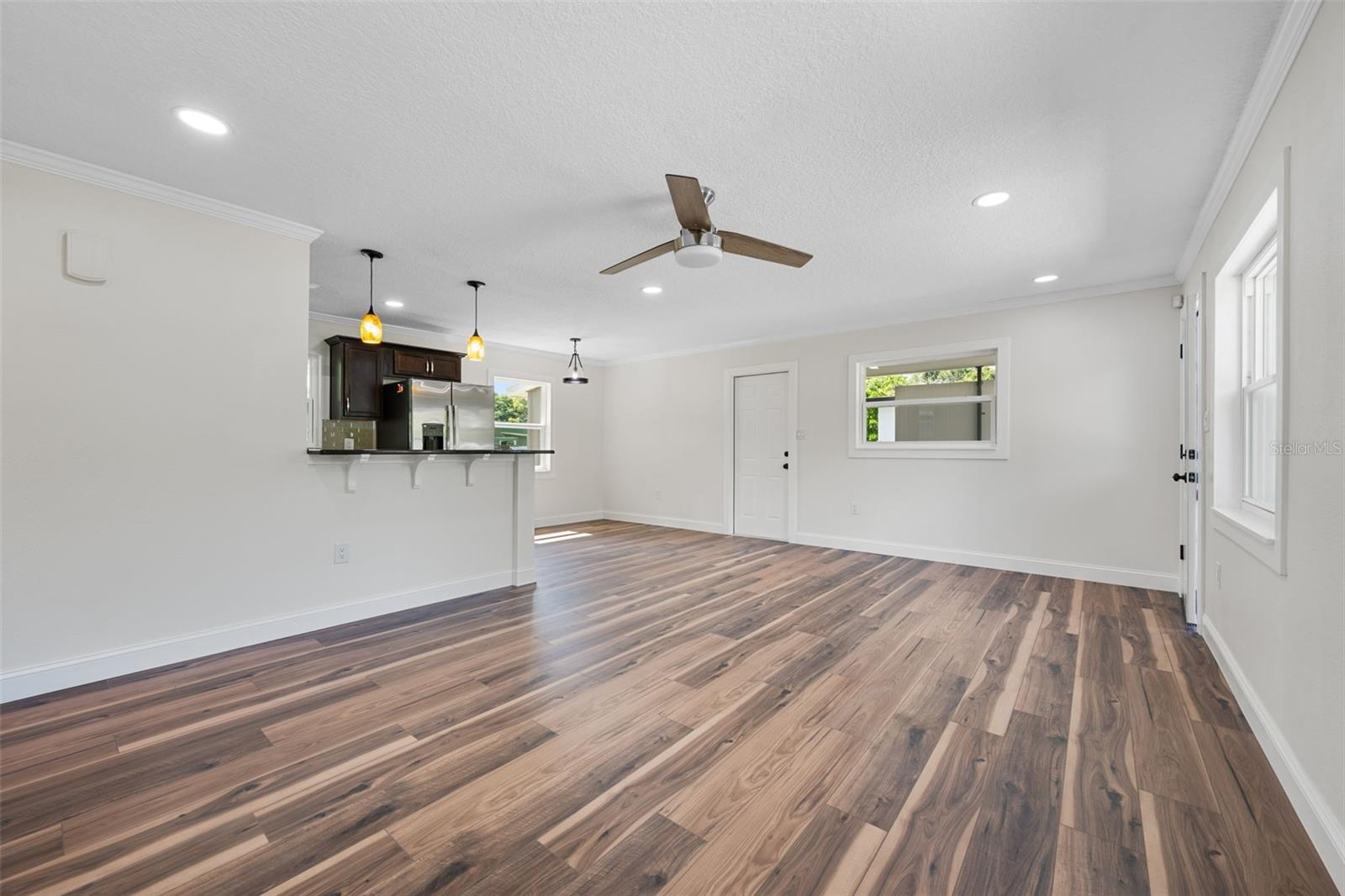 709 SUZETTE DRIVE
