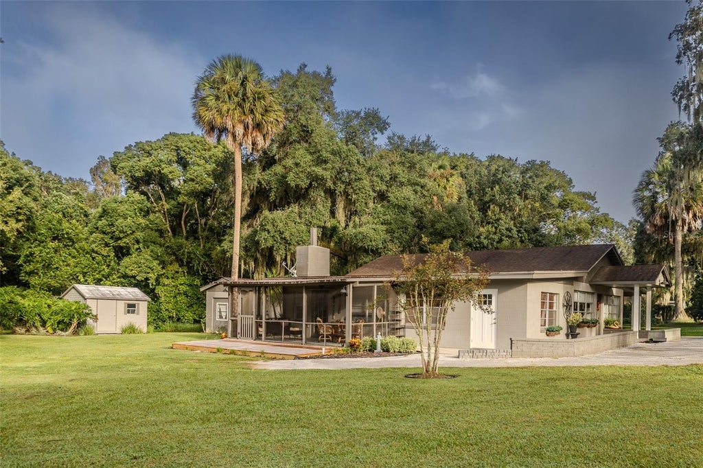 Photo of 35935 Nolen Lane, Eustis, FL 32736 (MLS # G5119478)