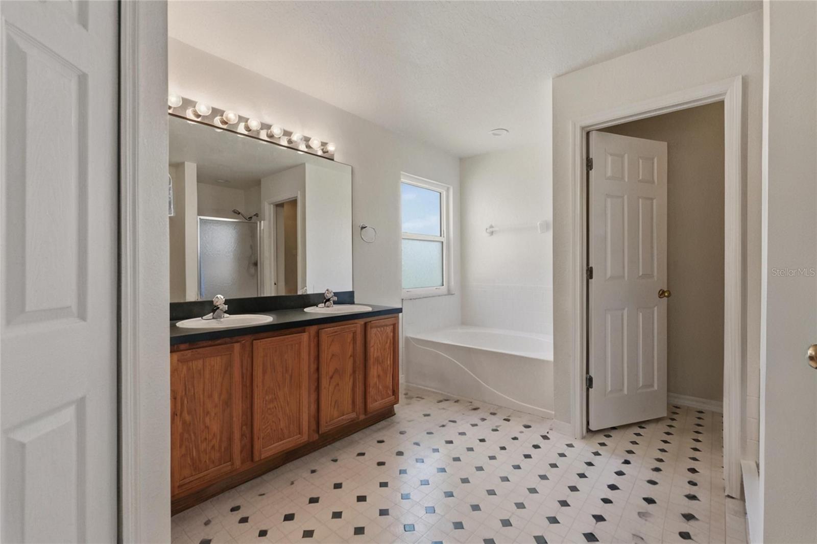 EASTLAKE OAKS PH 4 - Residential