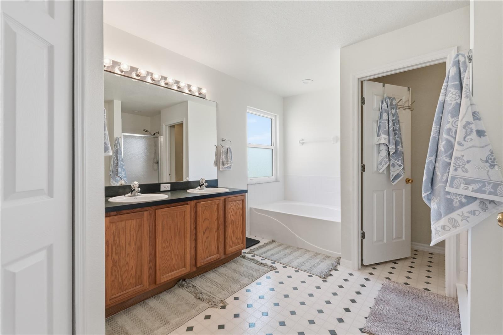 EASTLAKE OAKS PH 4 - Residential